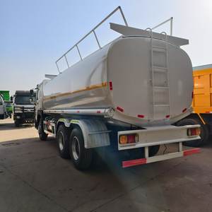 Camion-citerne de carburant d'<span class=keywords><strong>occasion</strong></span> de poids brut de <span class=keywords><strong>véhicule</strong></span> de la capacité de chargement 15-20T de grande capacité - Product Image 2