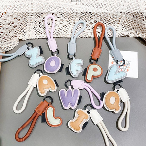 Porte-clés en cuir avec 26 lettres de l'alphabet pour femme, breloque de sac à main, cadeau pour sœur et amies - Product Image 2