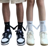 Baleine Magnétique Couple Va Main dans la Main Chaussettes Fantaisiste Tube Chaussettes Meilleur Ami Tendance Personnalité Respirant Magnétique Blanc Chaussettes