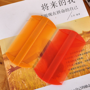 Peine de dientes ultrafinos para caspa, piojos, pulgas, portátil, de plástico, tamaño pequeño, para uso infantil, color naranja rojo, diseño geométrico - Product Image 1