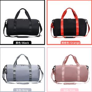 Sac de voyage en nylon de conception industrielle, tendance, pour le sport et le fitness, idéal pour les voyages d'affaires, imperméable, grande capacité, sac bandoulière avec séparation sec/humide - Product Image 6