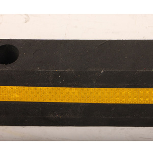 Bordures de stationnement en caoutchouc et plastique de 3 pieds, butées anti-retournement pour les parkings, les garages souterrains et les zones résidentielles - Product Image 2