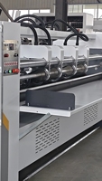 Machine à découper et à rainurer le carton ondulé à lame fine