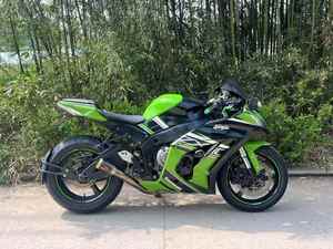 Kawasaki Ninja ZX-10R 1000CC Supersport de Cuatro Cilindros en Línea |   WorldSBK Tech, KCMF, S-KTRC, KIBS, TFT y Conectividad con Smartphone Kawasaki - Product Image 4