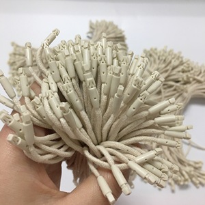 Étiquette de vêtement personnalisée en plastique écologique avec cordon pour sacs et chaussures - Product Image 4