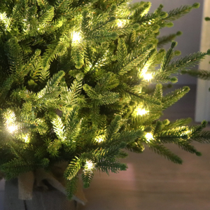 Mini <span class=keywords><strong>sapin</strong></span> de Noël artificiel de 90 cm pré-éclairé, avec lumières LED blanc chaud et base en toile de jute de haute qualité - Product Image 2