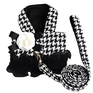 C046 Conjunto de Arnés y Correa para Mascotas de Poliéster, Falda Clásica con Diseño de Pata de Gallo, Lazo Elegante con Flores de Encaje para Perros Pequeños y Medianos - Product Image 1