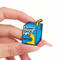 Nouvelle tendance 2026 : Épinglette en émail Silly Goose Juice, motif boîte de jus de dessin animé amusant, broche en métal personnalisée pour vêtements et cadeaux