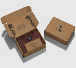 Boîte d'emballage pour vêtements en carton ondulé noir mat avec logo personnalisé, pliable, pour l'expédition de t-shirts, robes et vêtements - Product Image 1
