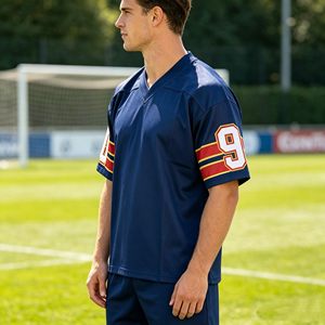 เสื้อกีฬาผู้ชาย ชุดเสื้อยืดคอวี ทรงสปอร์ต ผ้าโพลีเอสเตอร์ 100% ระบายอากาศได้ดี เหมาะสำหรับใส่หน้าร้อน พร้อมพิมพ์หมายเลขที่แขนเสื้อ - Product Image 3