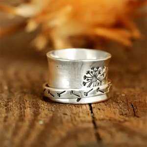 Anello alla Moda con Incisione a Dente di Leone, Design Botanico Minimalista, Gioiello Elegante da Donna per Uso Quotidiano - Product Image 6