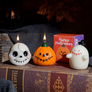 Velas Decorativas Artesanales de Cera de Soja con Aroma a Hoja de Arce Otoñal y Calabaza, Colección Novedosa para Halloween y Navidad - Product Image 1