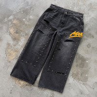 Jeans en denim pour hommes, coupe décontractée, jambe large, déchirés, cloutés, effet délavé vintage noir, imprimé graphique streetwear, personnalisés, style urbain, vente en gros