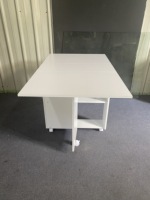 Table à manger pliante avec étagère de rangement et un tiroir, une porte, table de cuisine mobile extensible et polyvalente, gain de place