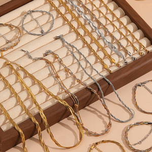 طقم سوار قلادة عنق من الفولاذ المقاوم للصدأ للنساء متعدد الخيوط سلسلة ثعبان دائرية هندسية - Product Image 1