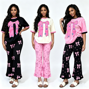 Ensemble deux pièces pour femme avec imprimé nœud, haut à manches courtes et pantalon évasé, tenue décontractée, ensemble de loungewear assorti pour femme, tenue de pyjama mignonne - Product Image 1