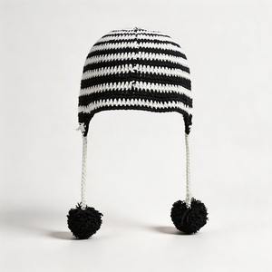 Bonnet à oreilles en crochet noir et blanc, bonnet tricoté fait main avec pompons et motif œil porte-bonheur, bonnet chaud d'hiver pour le ski et le streetwear - Product Image 6