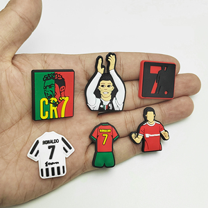 Breloques Sabots de Fan de Football Sportif Étoile de Football Cristiano Ronaldo Équipe de Football Breloques de Chaussure PVC Vente en Gros Breloques Sabots d'Équipe Sportive - Product Image 6
