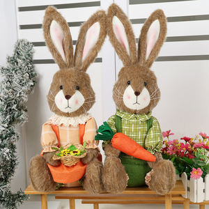 Décoration de Pâques personnalisable pour la maison, figurine de couple de lapins en peluche rustique, ensemble de lapins en peluche marron avec panier de tournesols et carotte - Product Image 4