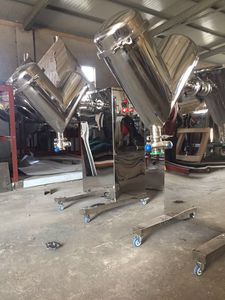 Agitador de Polvo Industrial Tipo <span class=keywords><strong>V</strong></span> de Acero Inoxidable 220V, Grado Alimenticio y Químico, Alta Productividad, Incluye Bomba, Motor y Caja de Engranajes - Product Image 4