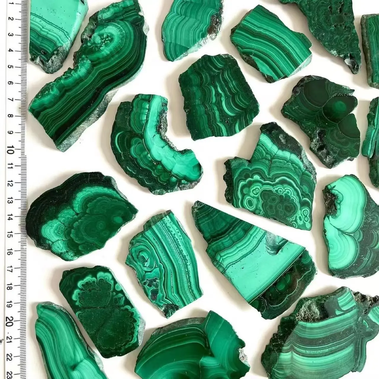 Vendita all'ingrosso pietra di malachite naturale levigata pietra gemma curativa malachite cristallo verde fetta di pietra lastre regalo per fengshui