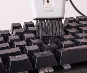 Brosse de nettoyage portable pour clavier d'ordinateur portable, dépoussiéreur de fentes, vente en gros personnalisée - Product Image 3