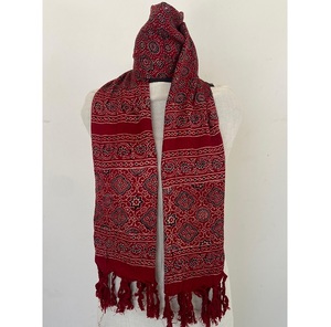Étole imprimée Ajrakh en bloc à la main Ryon doux avec des impressions artistiques en tissu de qualité supérieure et une finition lavable en machine pour une ethnique élégante - Product Image 3