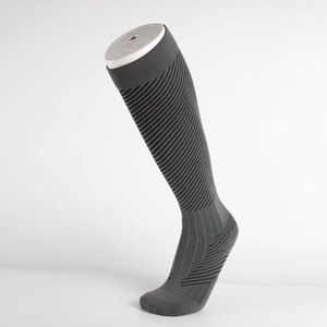 Chất Lượng Cao Tùy Chỉnh Nhà Máy Thể Thao Tốt Nghiệp Lớp <span class=keywords><strong>1</strong></span> 15-20 Mmhg Thể Thao Terry Nylon Đầu Gối Cao Nén Vớ Vớ - Product Image 4