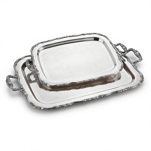Plateau de service rectangulaire haut de gamme en métal poli avec poignées gravées à motif floral, qualité domestique robuste pour la restauration - Product Image 1