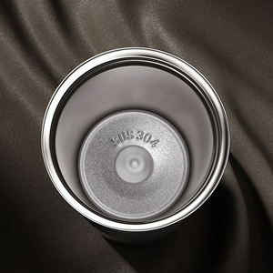 Mug de voyage isotherme en acier inoxydable 304 avec couvercle, personnalisable avec logo, écologique et portable pour café et thé au bureau - Product Image 6