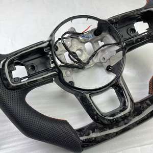 Volant en cuir de carbone forgé personnalisé avec conception perforée pour les intérieurs de voiture <span class=keywords><strong>Jeep</strong></span> <span class=keywords><strong>Wrangler</strong></span> JL <span class=keywords><strong>JK</strong></span> Gladiator - Product Image 4