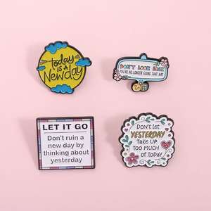 Spilla in Lega di Zinco 'Today Is a Newday', Non Lasciare che i Giorni Passati Prendano Tropppo Spazio, Distintivo per Borsa e Bavero, Regalo di Gioielleria per Amici - Product Image 2