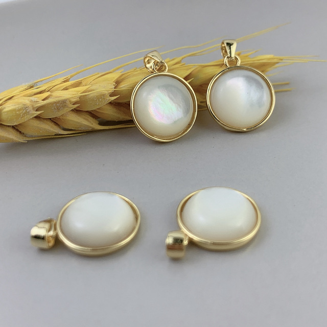 MOP Round Cabochon Design Copper Pendant Wholesale with Natural Mother of Pearl Stone