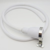 Tuyau d'extension extérieur portable moderne et minimaliste pour robinet, en PVC blanc, pour l'arrosage de jardin