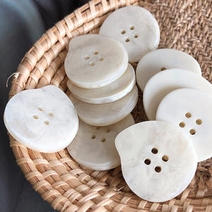 2025 falda ecológica para mujer botones decorativos de resina 2-4 agujeros abrigo de costura a mano botón Irregular de resina - Product Image 4