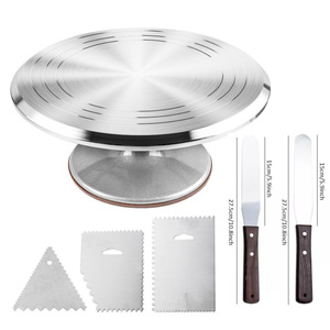 แท่นหมุนเค้กโลหะคุณภาพสูงสำหรับเชฟมืออาชีพ พร้อมลูกปืนหมุนลื่นและชุดอุปกรณ์ปาดครีม - Product Image 3