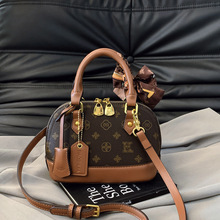 Sac bandoulière de luxe pour femme, style vintage, en PU imprimé, avec fermeture éclair souple, accessoire pour une utilisation extérieure tendance - Product Image 2