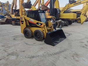 Chargeuse compacte sur pneus CAT 226B d'occasion, mini-chargeuse Caterpillar d'origine à faible nombre d'heures avec godet standard - Product Image 3