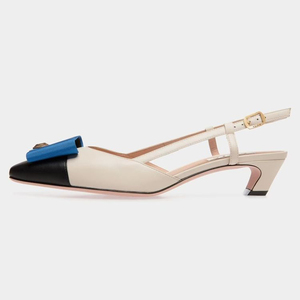 Sandales à talons bas pour femmes avec bride arrière, décorations métalliques, bout carré et style slingback - Product Image 2