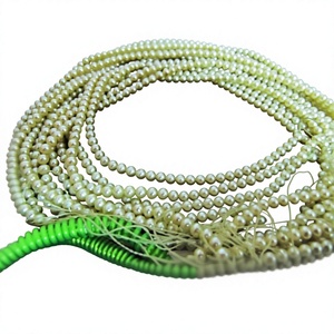 Perles rondes de couleur verte naturelle, 4 mm environ, brin de 16 pouces - Perles véritables de qualité exclusive, vendues par brin. - Product Image 1