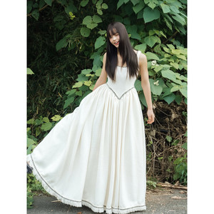 Vestido de Princesa Xiaoxiangfeng con Tirantes Finos y Borlas, Blanco, Cintura Ajustada y Estilizada, Elegante Vestido de Fiesta Estilo Princesa - Product Image 4