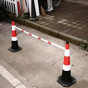 Cônes de signalisation routière prismatiques réfléchissants en PVC rouge haute intensité, les plus vendus, 37*37*75cm, indice de protection IP68, pour parkings - Product Image 6
