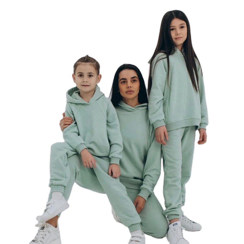 Organik pamuk eşleştirme aile kıyafetleri çevre dostu yürümeye başlayan iki parçalı set toptan bebek hoodie seti örme bebek giysileri