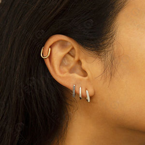 Gemnel Classic Fashion 925 Sterling Silver 18K Gold Leng U Hoop Huggie Pendientes Set - Product Image 6