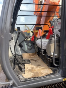Mini-excavatrice Hitachi ZX70 d'occasion, modèle 2017, moteur Hitachi, puissance 52 kW, capacité de la benne de 7 tonnes, capacité de la benne de 0,3 m³, 100 % origine japonaise - Prix bas - Product Image 6