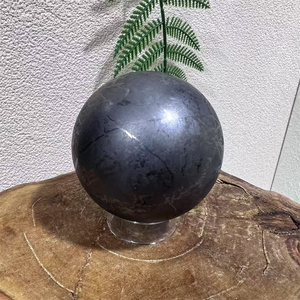Sfera di Shungite nera naturale 50mm | Sfera di pietra di carbonio lucidata per protezione EMF, purificazione dell'acqua e guarigione spirituale - Product Image 1