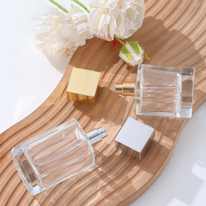 Bouteille de <span class=keywords><strong>parfum</strong></span> en verre de luxe à base lourde de 50ml 100ml paquet de <span class=keywords><strong>parfum</strong></span> en verre carré vide flacon pulvérisateur de <span class=keywords><strong>parfum</strong></span> - Product Image 3