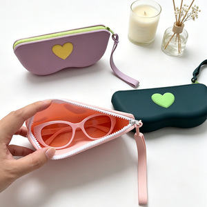 Étui en silicone pour lunettes et lunettes de soleil avec fermeture éclair, sangle de suspension, trousse de toilette étanche – Idéal pour l'été (Bestseller) - Product Image 3