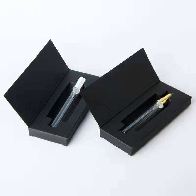 เครื่องพ่นสารเคมีสีเงินพร้อมกล่องดำ