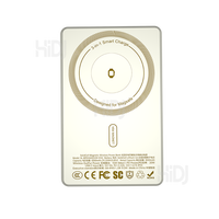 Batterie externe sans fil magnétique ultra-fine en métal blanc avec câble intégré